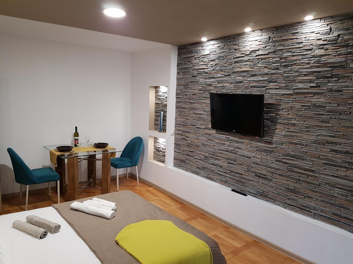 Woodstone Apartment Ploieşti Exterior foto